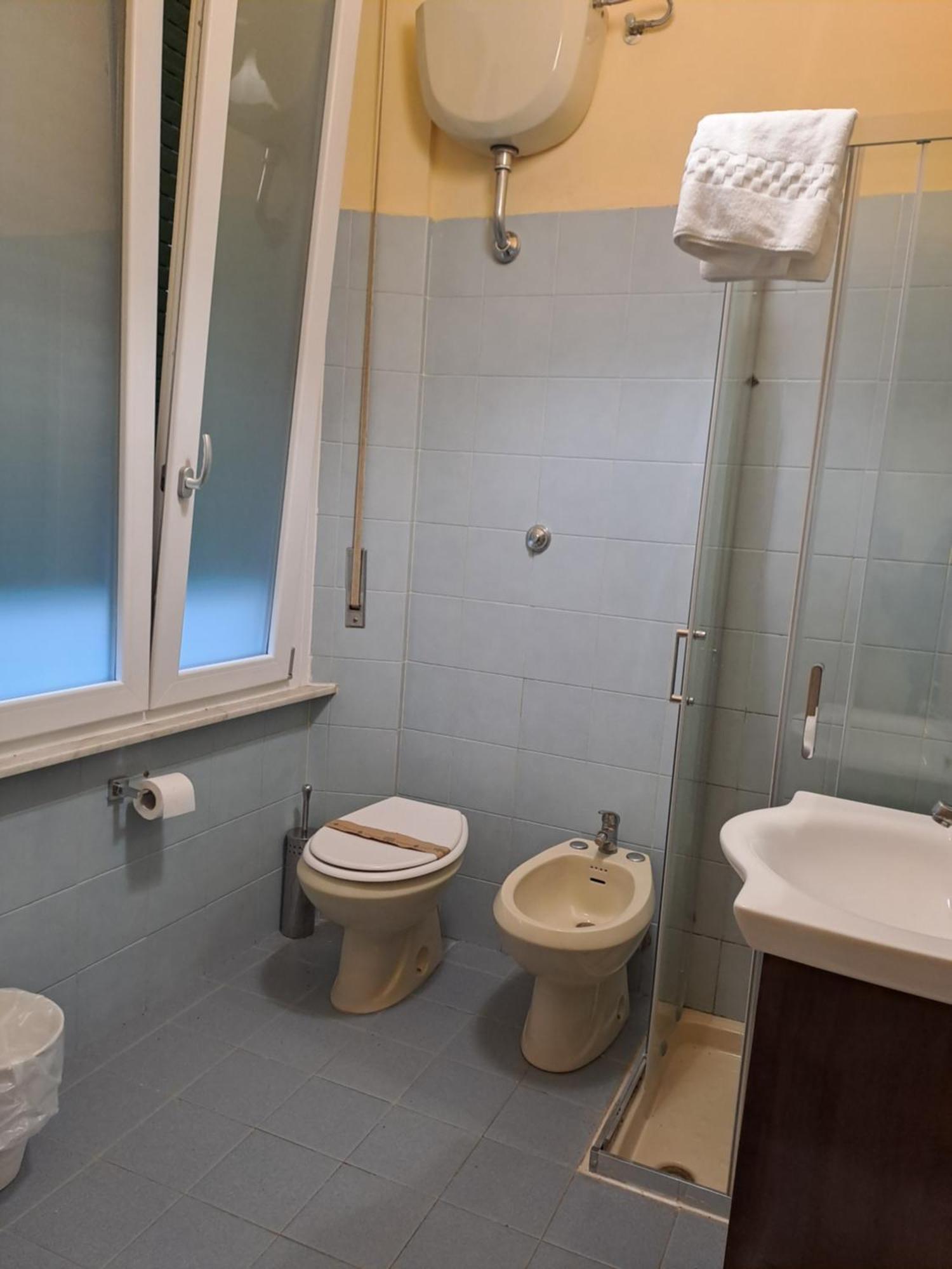 Giappone Inn Flat Ливорно Екстериор снимка